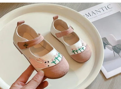 Children Sweet Princess Shoes 2024 New Soft Sole fashion Shoes Girls Casual Flats with Cute Embroidered Rabbit Kids Dance Shoes