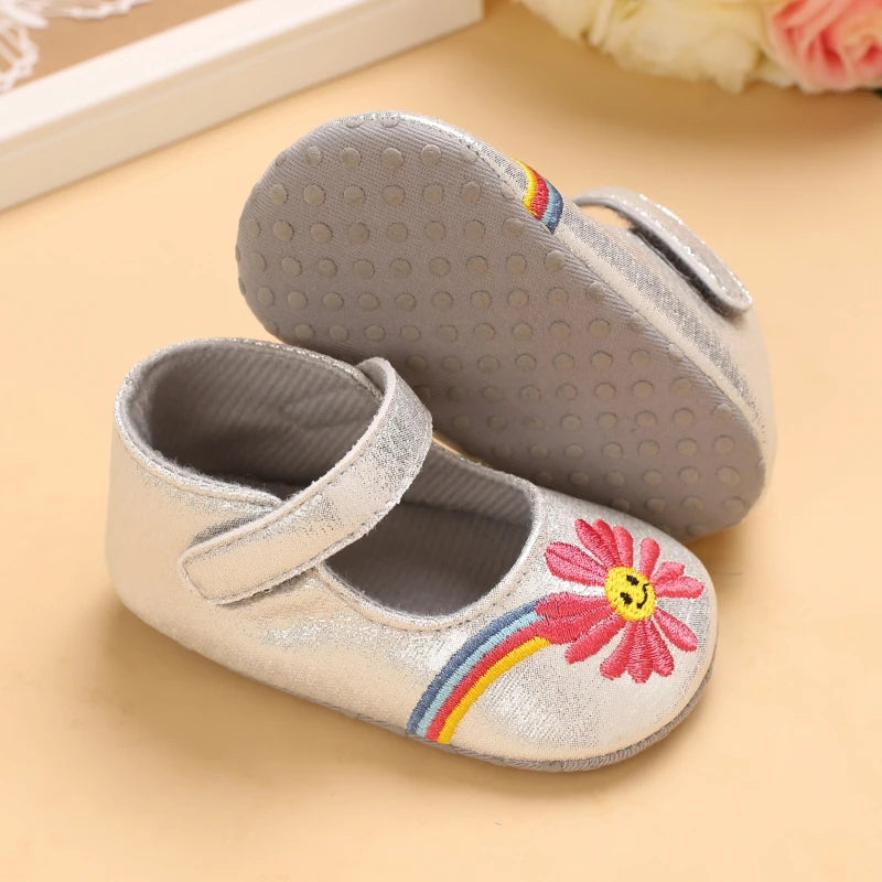 Cute 0-18M Spring Newborn Silver Baby Shoes Non Slip Cloth Bottom Girl Shoes Elegant Breathable Casual Baby First Walking Shoes